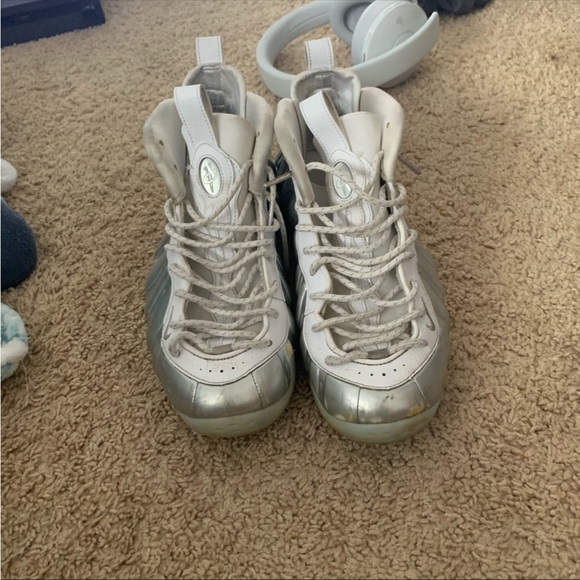 Nike WMNS Air Foamposite One “Chrome” - Picture 1 of 4